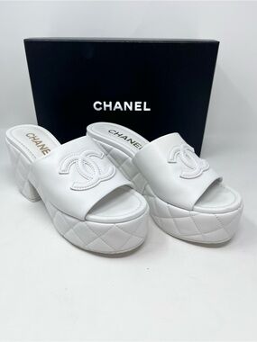 Chanel CC White Leather Quilted Platform Heel Sandal Open Toe size 37.5